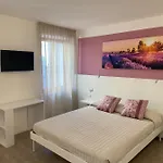 Le Grotte - Soggiorni Le Grotte Pensionat Camerano