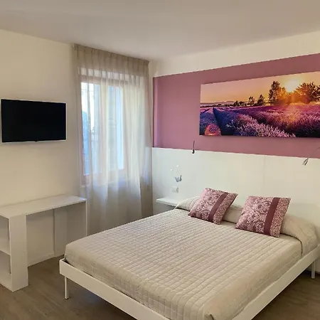 Affittacamere Le Grotte - Soggiorni Le Grotte Affittacamere Camerano